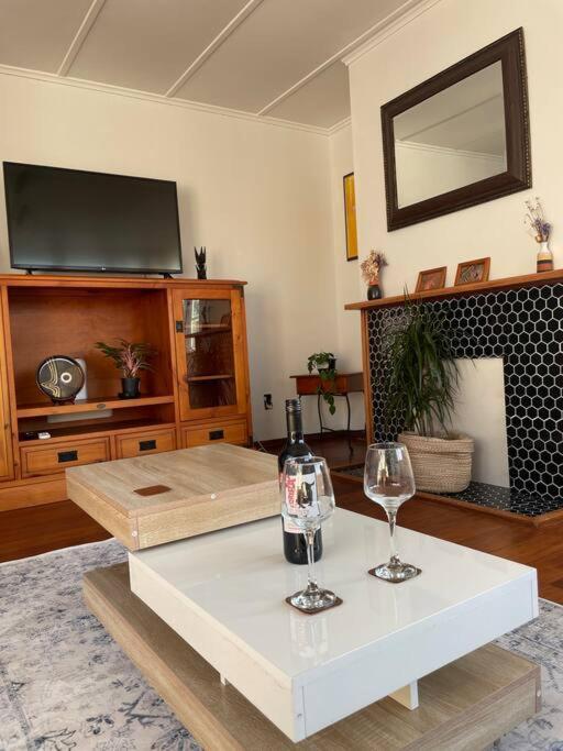 Watts, A Cosy Escape Villa Hamilton Bagian luar foto
